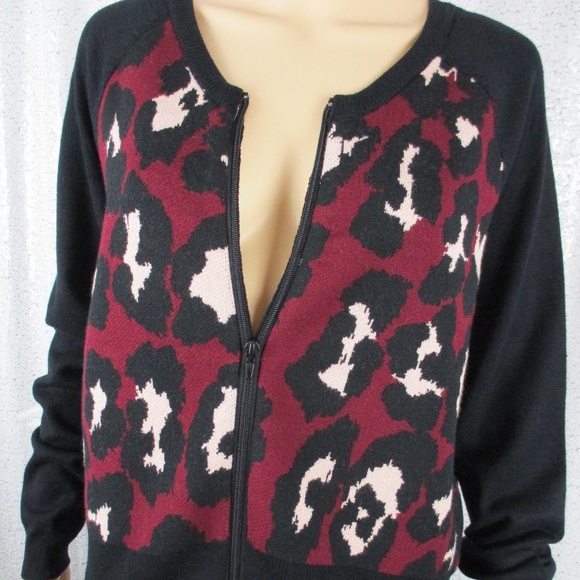 Romeo&Juliet Couture Animal Print LS Sweater-Large - Picture 2 of 8